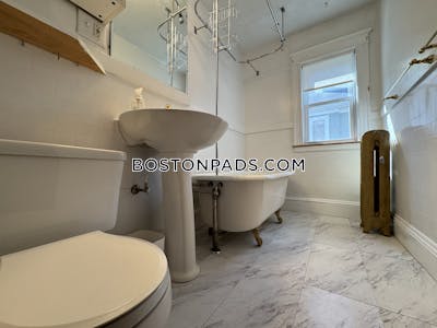 Arlington 3 Beds 1 Bath - $3,200 No Fee