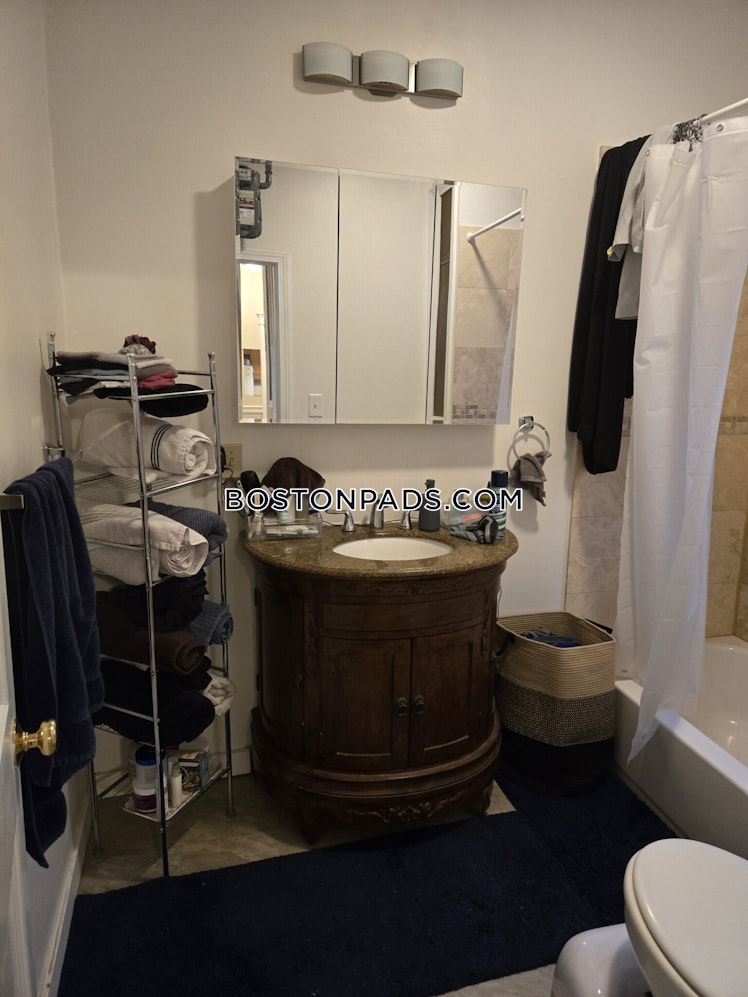 Commonwealth Ave., Boston