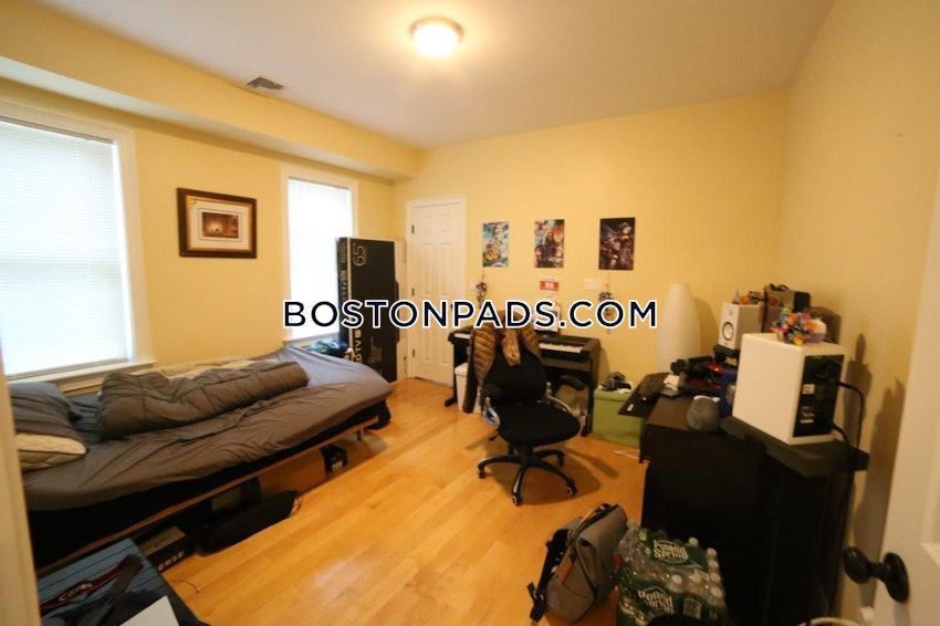 CAMBRIDGE - PORTER SQUARE - 4 Beds, 2 Baths - Image 7