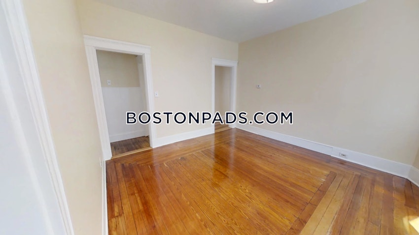 SOMERVILLE - DAVIS SQUARE - 3 Beds, 1 Bath - Image 4