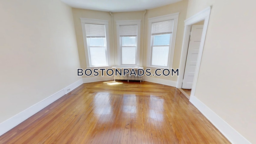 SOMERVILLE - DAVIS SQUARE - 3 Beds, 1 Bath - Image 3