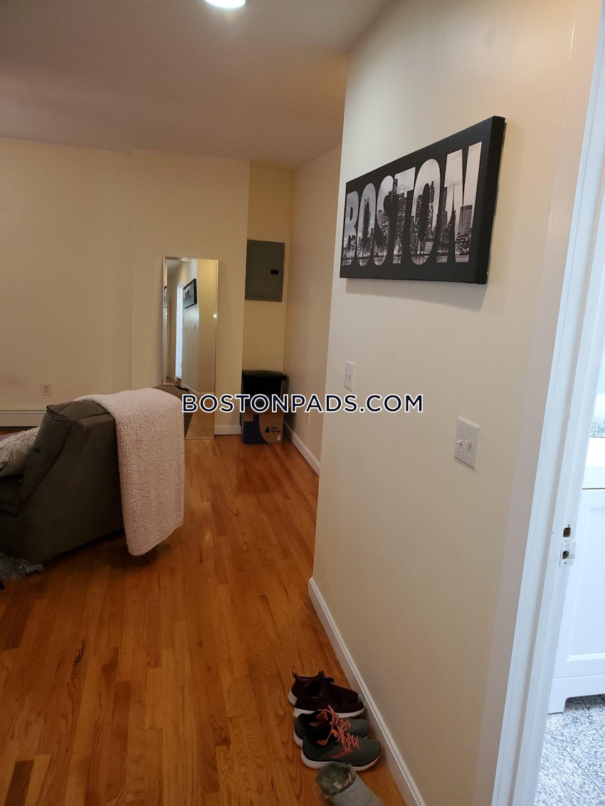 BOSTON - NORTH END - 2 Beds, 1 Bath - Image 10