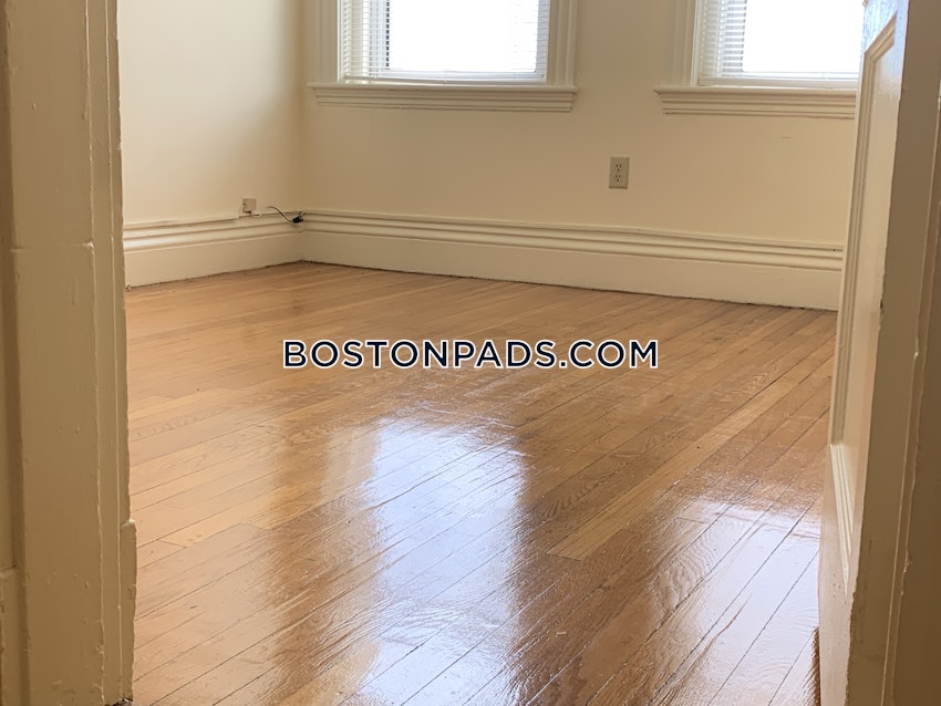 BOSTON - FENWAY/KENMORE - 1 Bed, 1 Bath - Image 11