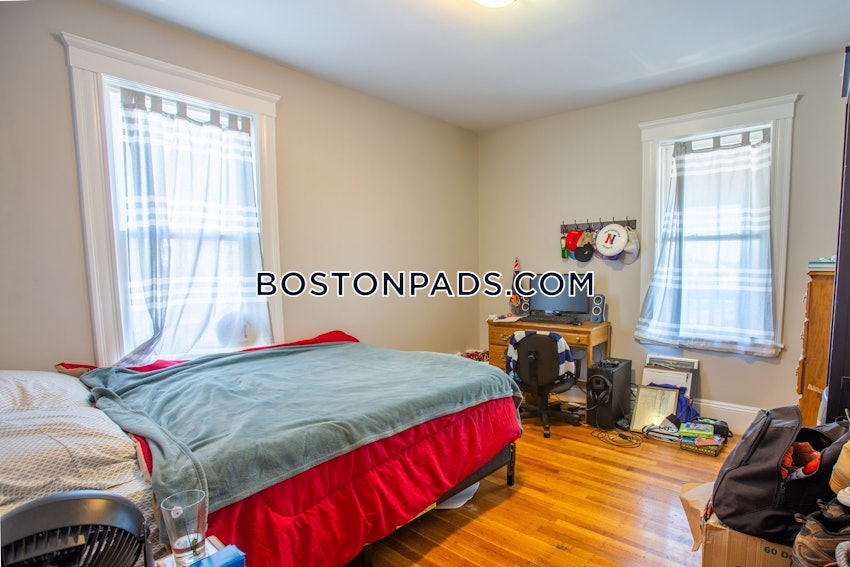 SOMERVILLE - PORTER SQUARE - 4 Beds, 1 Bath - Image 4