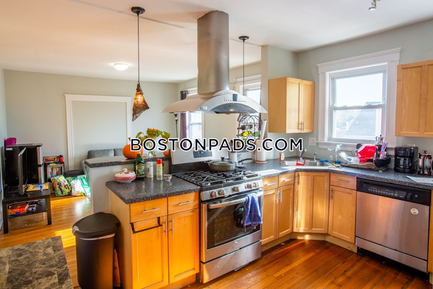 SOMERVILLE - PORTER SQUARE - 4 Beds, 1 Bath - Image 2