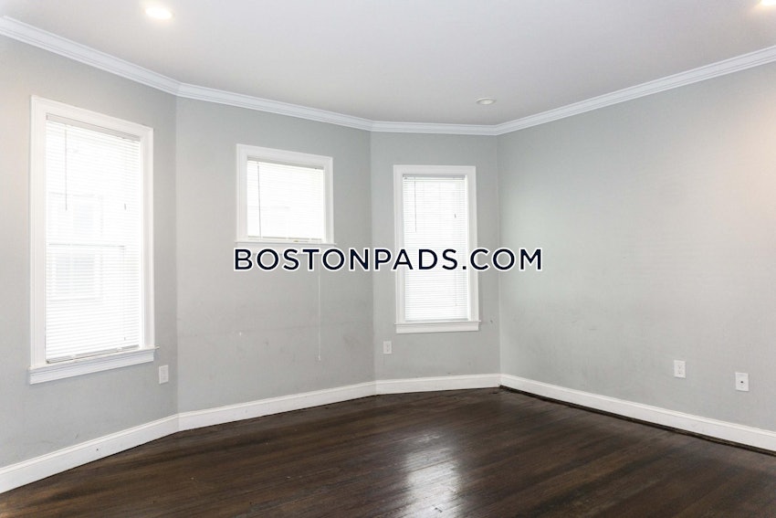 BOSTON - FORT HILL - 3 Beds, 1.5 Baths - Image 3