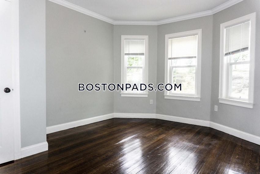 BOSTON - FORT HILL - 3 Beds, 1.5 Baths - Image 2