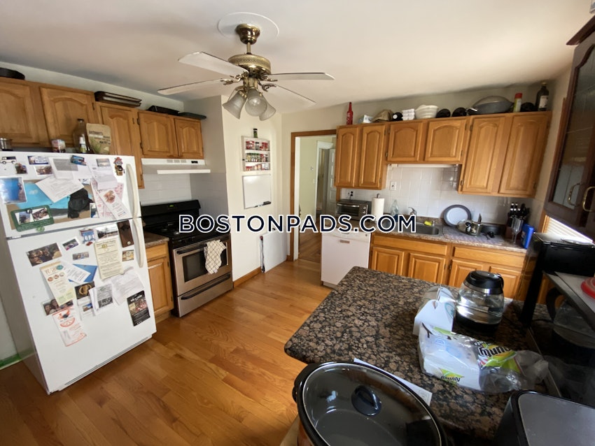 SOMERVILLE - DAVIS SQUARE - 5 Beds, 2 Baths - Image 8