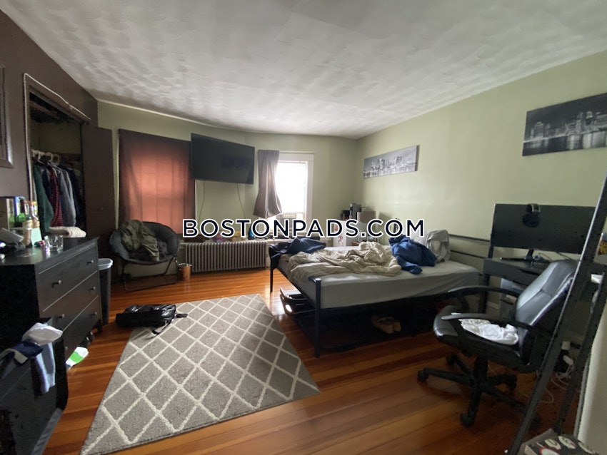 SOMERVILLE - TUFTS - 5 Beds, 2 Baths - Image 29