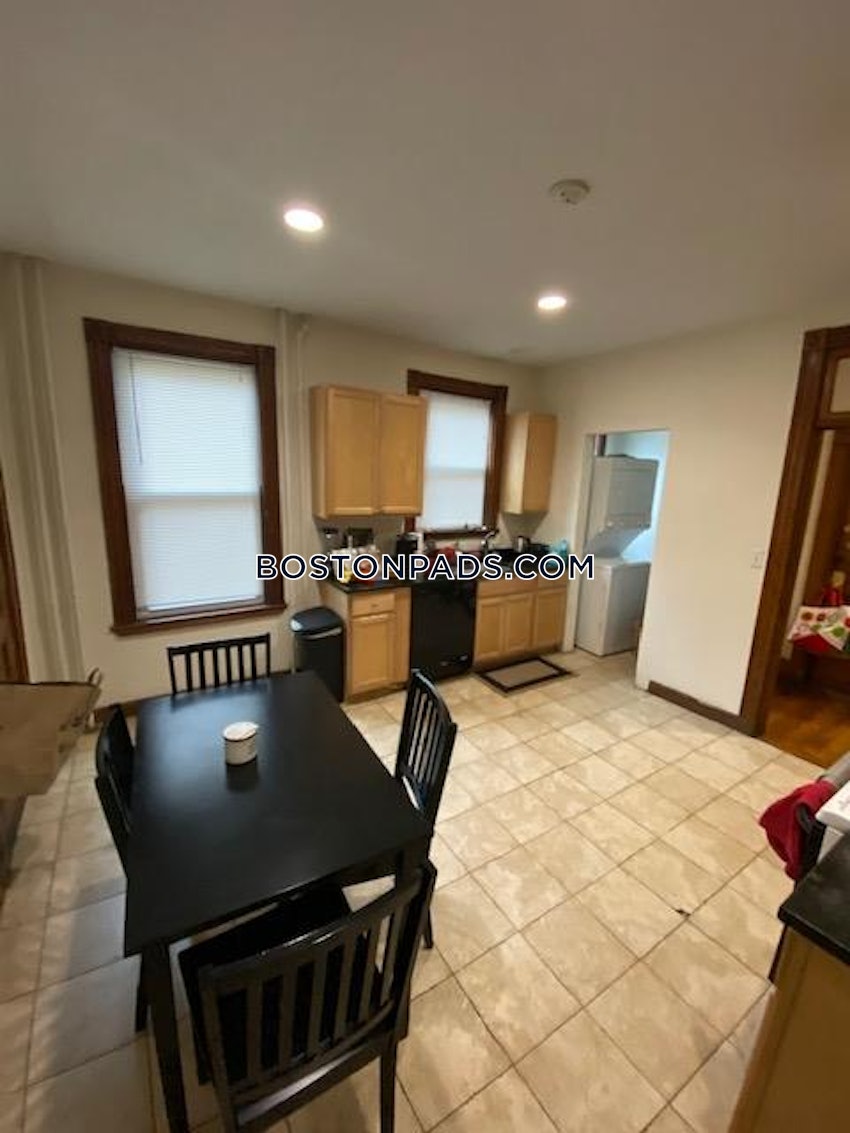 BOSTON - MISSION HILL - 4 Beds, 1 Bath - Image 8