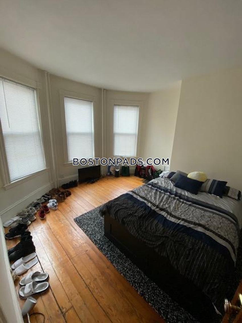 BOSTON - MISSION HILL - 4 Beds, 1 Bath - Image 17