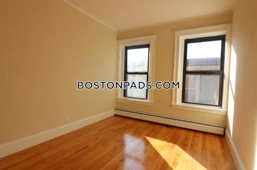 CAMBRIDGE - PORTER SQUARE - 3 Beds, 1 Bath - Image 4