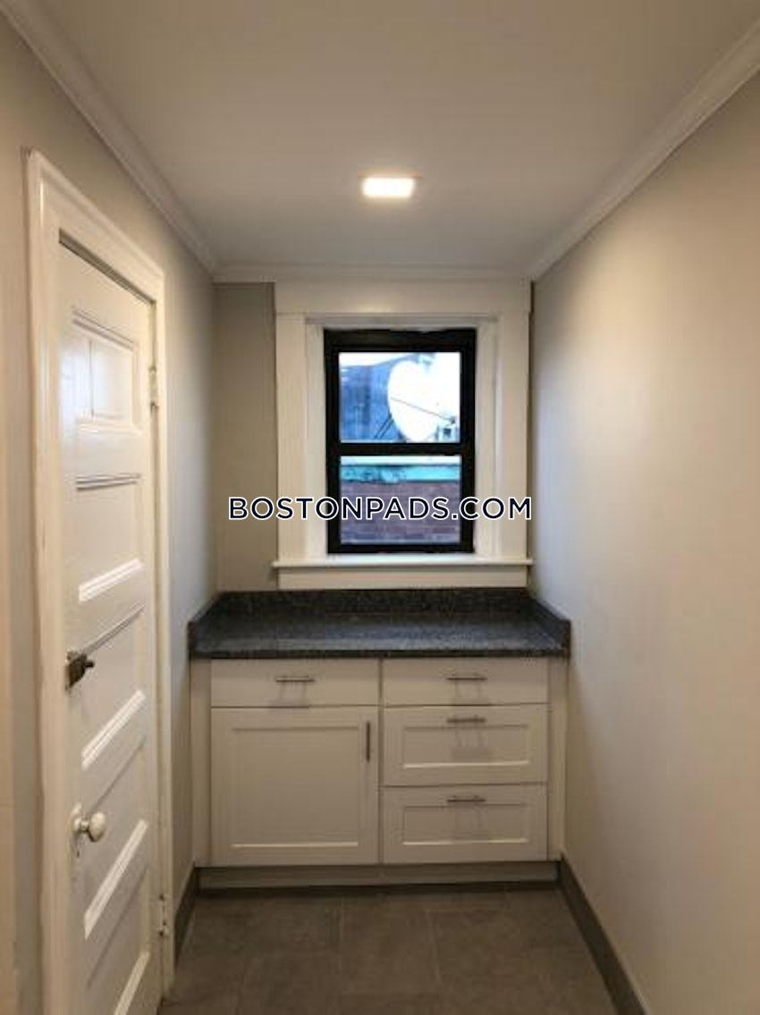 CAMBRIDGE - PORTER SQUARE - 3 Beds, 1 Bath - Image 4