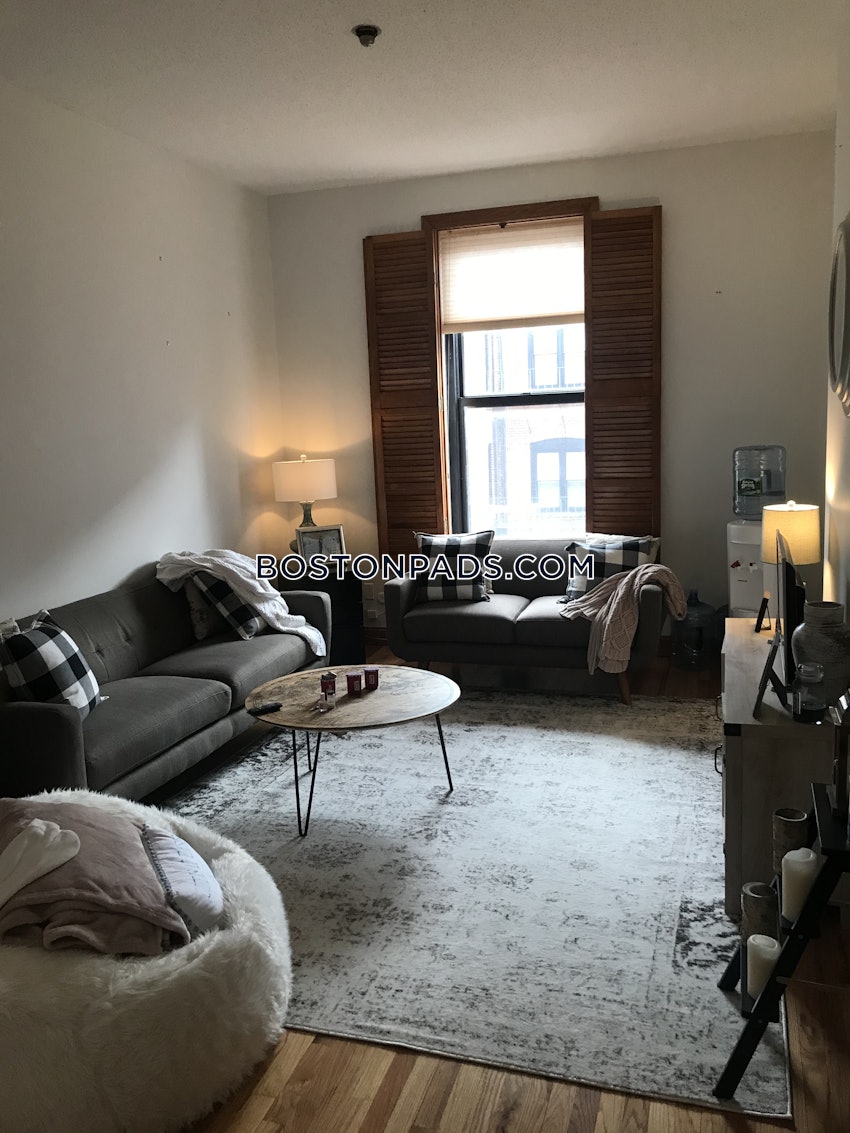 BOSTON - BACK BAY - 1 Bed, 1 Bath - Image 2