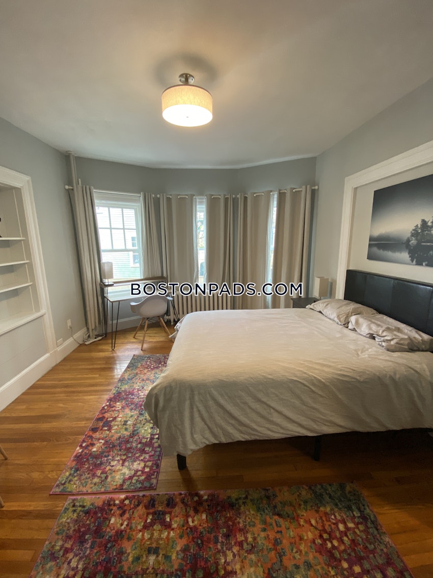 CAMBRIDGE - HARVARD SQUARE - 2 Beds, 1 Bath - Image 4