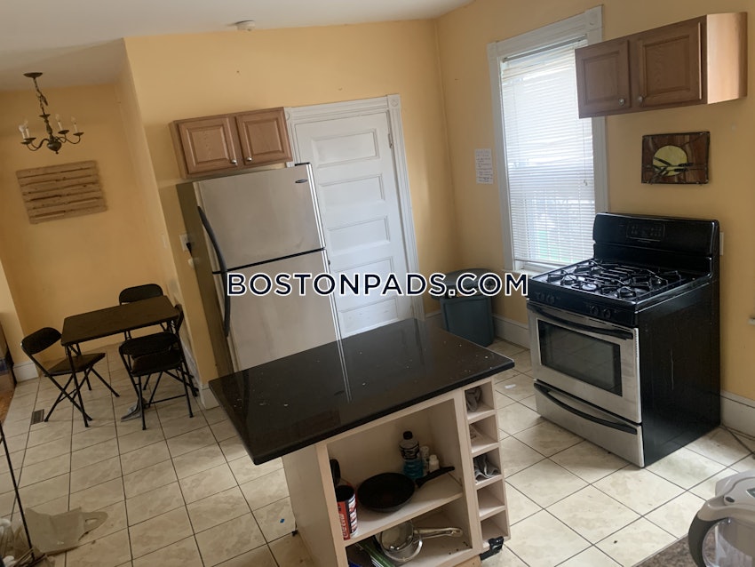 BOSTON - MISSION HILL - 3 Beds, 1 Bath - Image 16