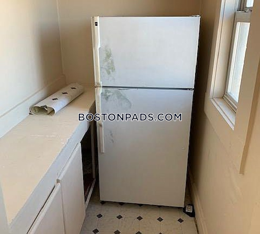 SOMERVILLE - EAST SOMERVILLE - 3 Beds, 1 Bath - Image 9