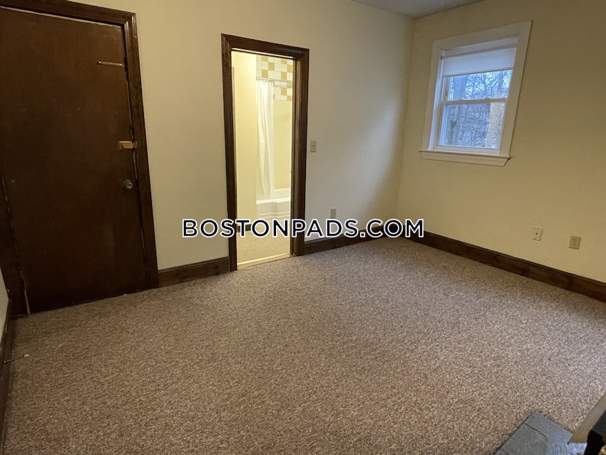 WALTHAM - 1 Bed, 1 Bath - Image 1