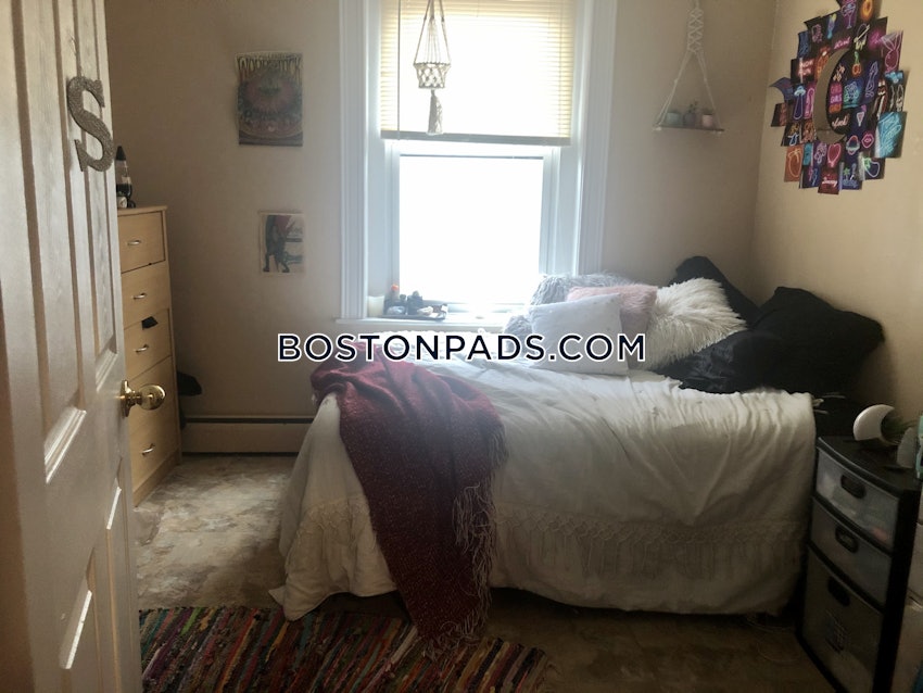 BOSTON - MISSION HILL - 4 Beds, 1 Bath - Image 20