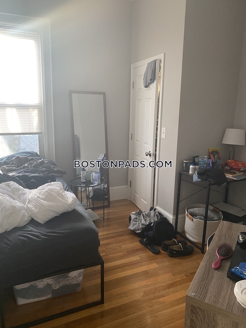 BOSTON - SOUTH BOSTON - EAST SIDE - 4 Beds, 2 Baths - Image 4