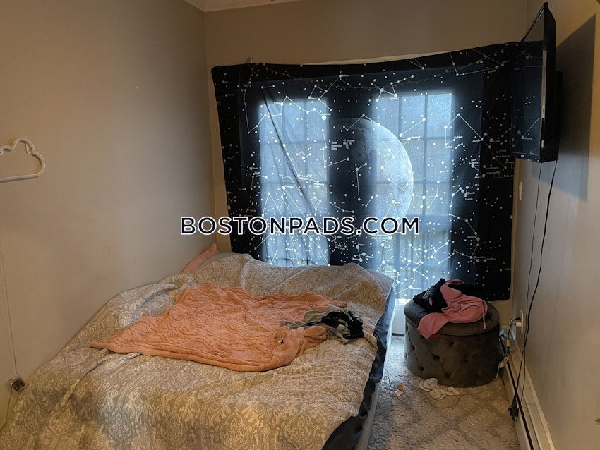 BOSTON - DORCHESTER/SOUTH BOSTON BORDER - 4 Beds, 2 Baths - Image 9