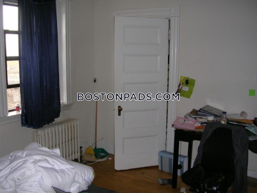 BOSTON - FENWAY/KENMORE - 3 Beds, 1 Bath - Image 4