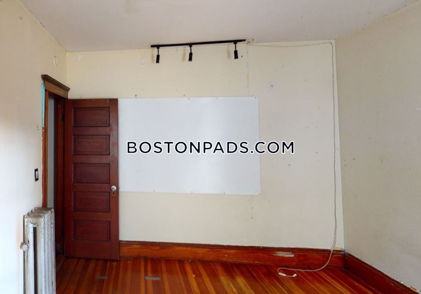 SOMERVILLE - TUFTS - 4 Beds, 1 Bath - Image 1