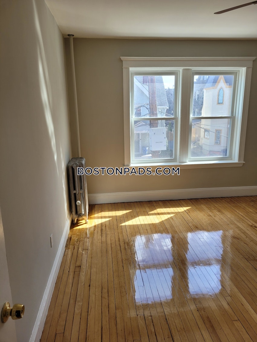 BOSTON - ALLSTON - 3 Beds, 1 Bath - Image 7