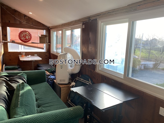 Medford - $5,800+ /mo