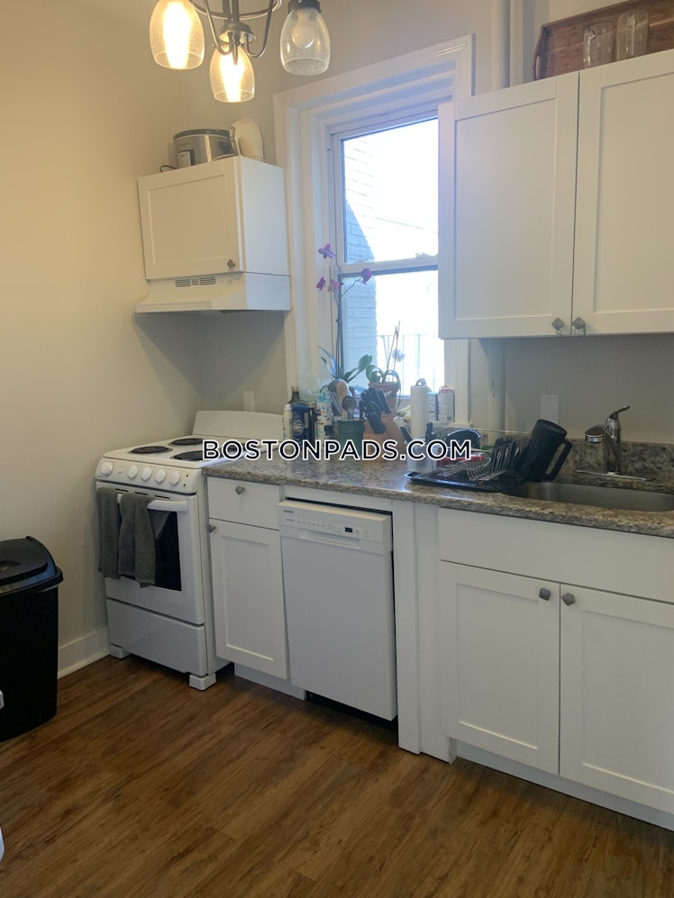 Commonwealth Ave., Boston