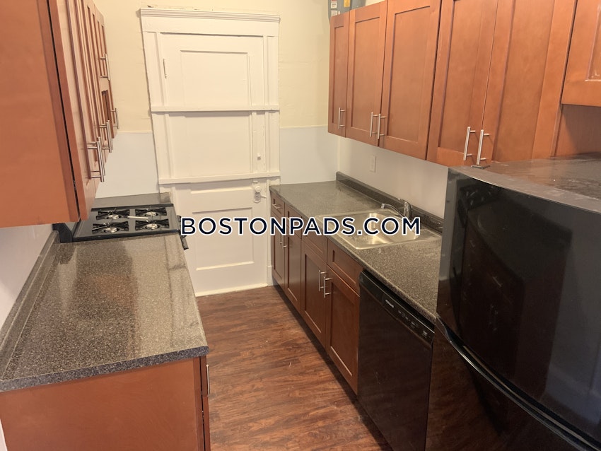 BOSTON - FENWAY/KENMORE - 1 Bed, 1 Bath - Image 4