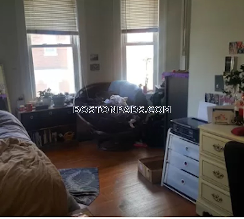 BOSTON - ALLSTON - 3 Beds, 1 Bath - Image 4