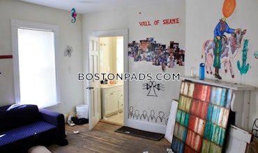 Boston - 7 Beds, 3 Baths