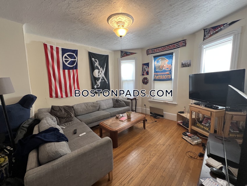 SOMERVILLE - DAVIS SQUARE - 4 Beds, 2 Baths - Image 2