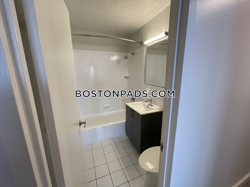 BOSTON - MISSION HILL - 3 Beds, 2 Baths - Image 9