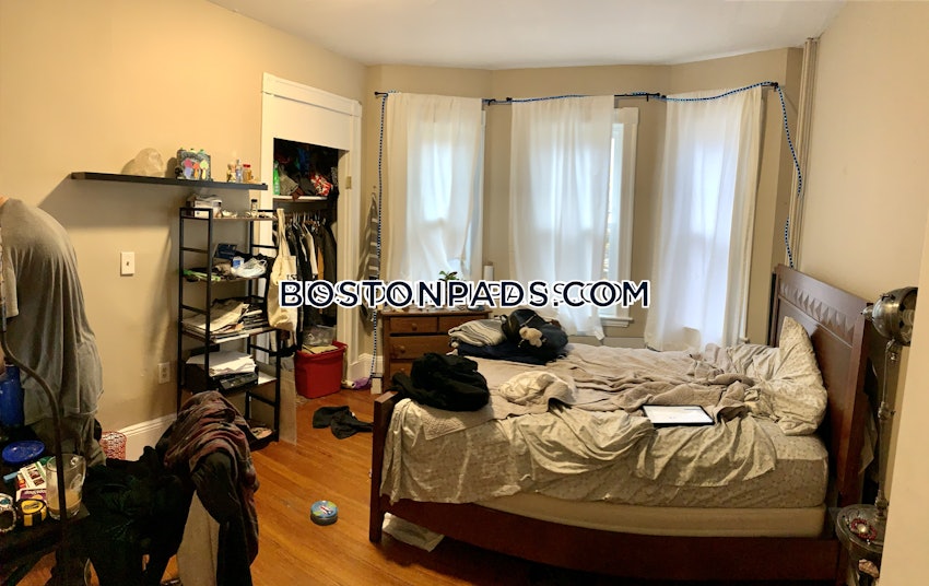 BOSTON - MISSION HILL - 4 Beds, 1 Bath - Image 11