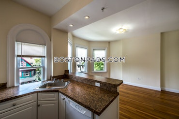 Boston - 2 Beds, 2 Baths