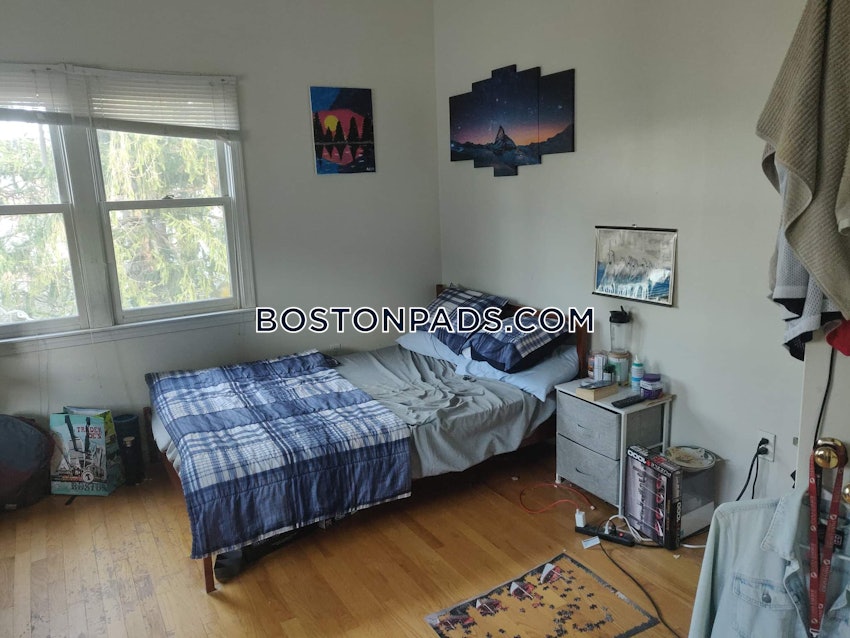 BOSTON - BRIGHTON- WASHINGTON ST./ ALLSTON ST. - 4 Beds, 3 Baths - Image 1