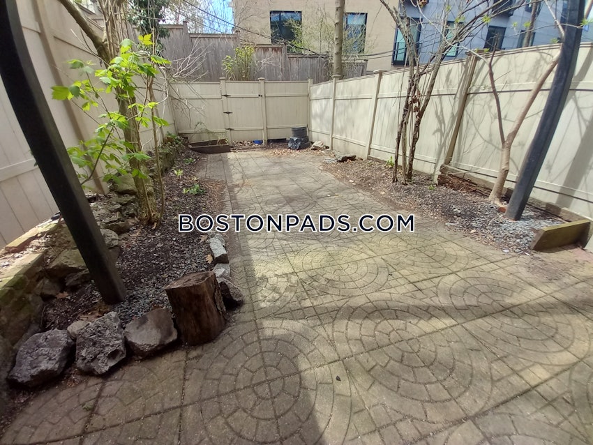 BOSTON - MISSION HILL - 5 Beds, 2.5 Baths - Image 16