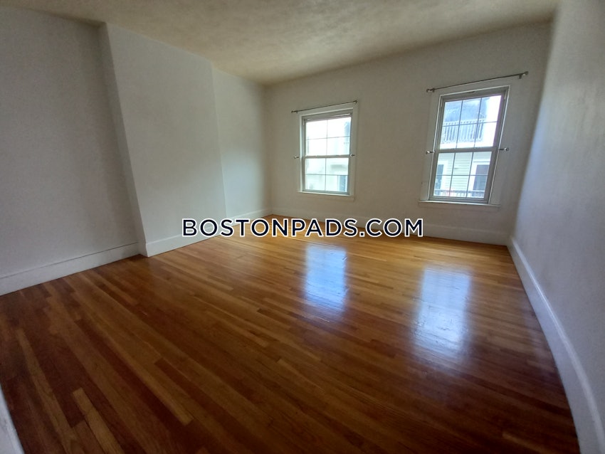 BOSTON - MISSION HILL - 5 Beds, 2.5 Baths - Image 7