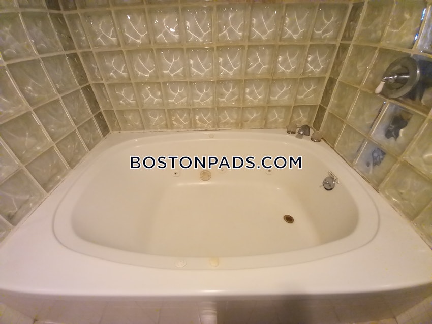BOSTON - MISSION HILL - 5 Beds, 2.5 Baths - Image 40