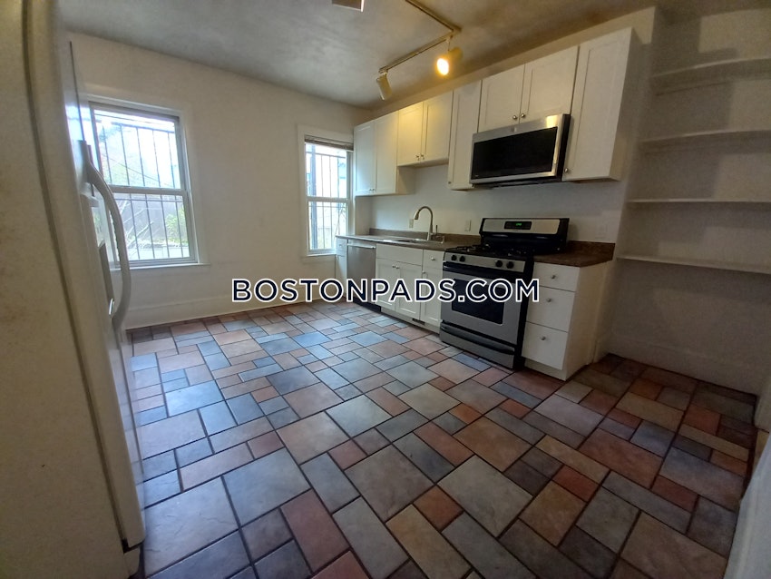 BOSTON - MISSION HILL - 5 Beds, 2.5 Baths - Image 2