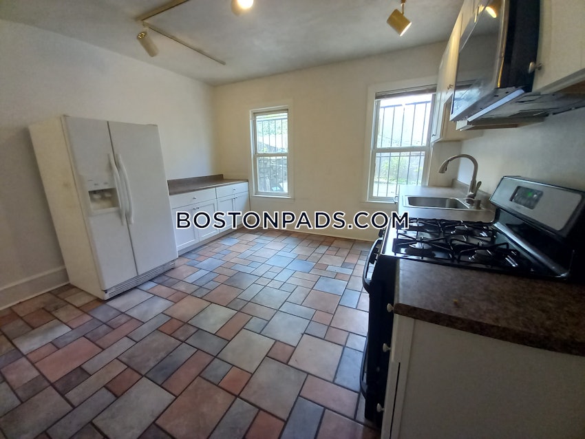 BOSTON - MISSION HILL - 5 Beds, 2.5 Baths - Image 1