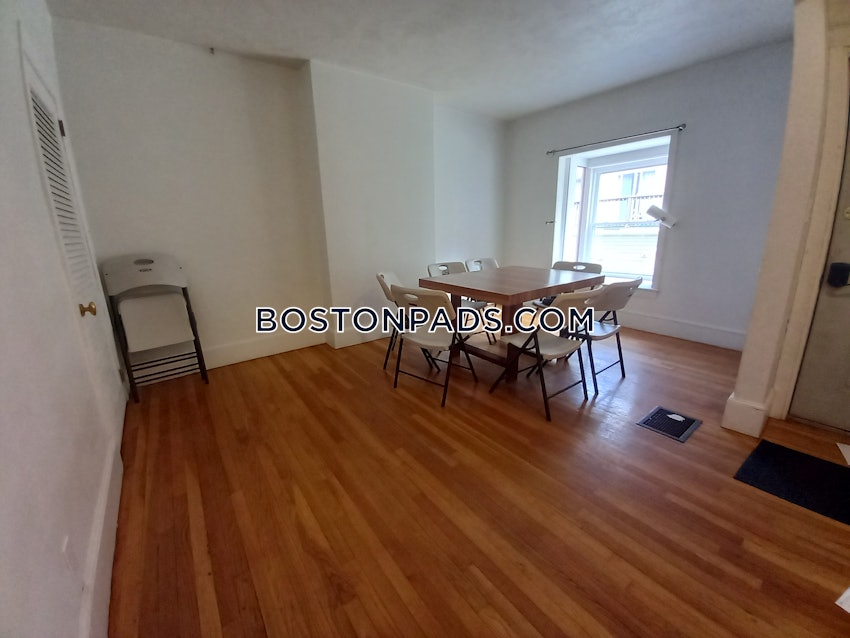 BOSTON - MISSION HILL - 5 Beds, 2.5 Baths - Image 3