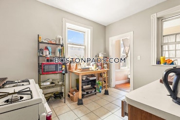 Boston - 4 Beds, 2 Baths