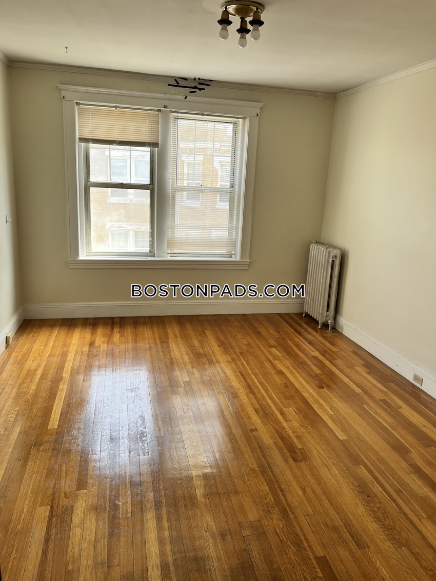 MALDEN - 1 Bed, 1 Bath - Image 12