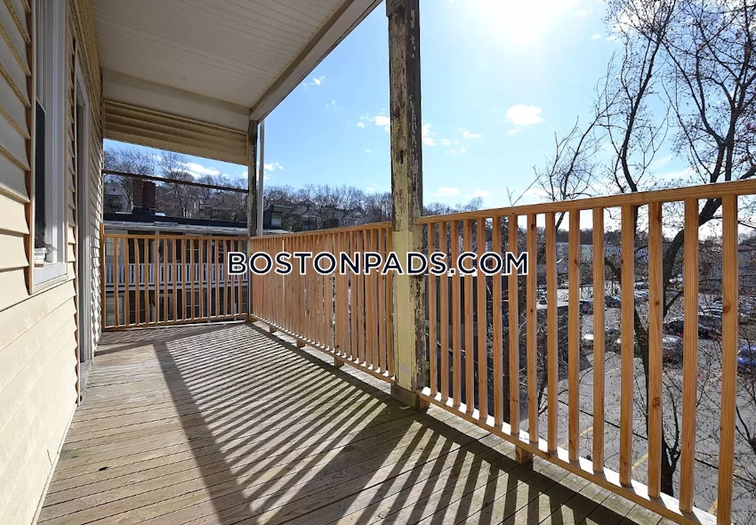 BOSTON - BRIGHTON - OAK SQUARE - 3 Beds, 1 Bath - Image 9