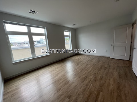 2nd Ave. Waltham photo 4