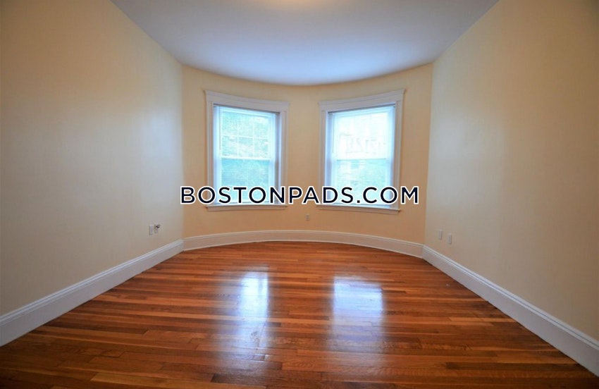 BROOKLINE- WASHINGTON SQUARE - 4 Beds, 2 Baths - Image 11