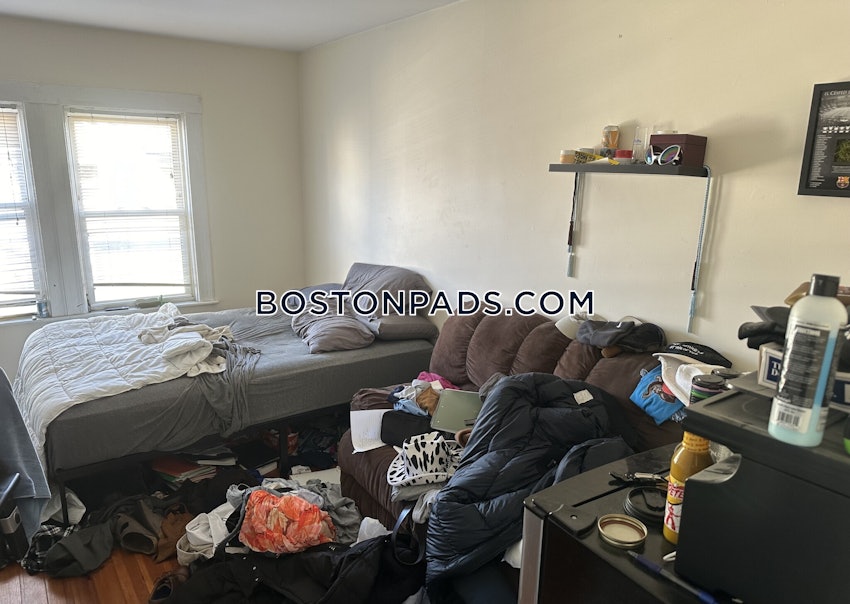 MEDFORD - TUFTS - 5 Beds, 2 Baths - Image 7